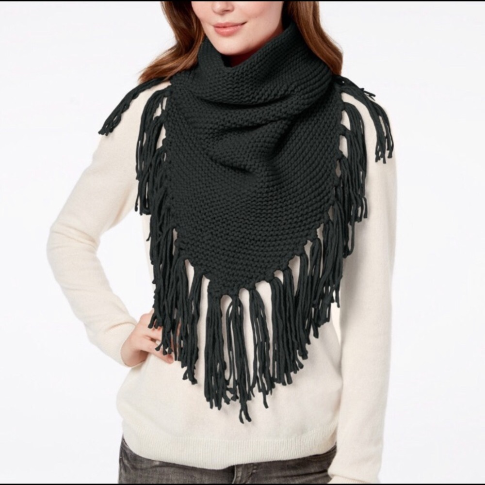 NWT Steve Madden Triangle Snood W/ Fringe Scarf 💗